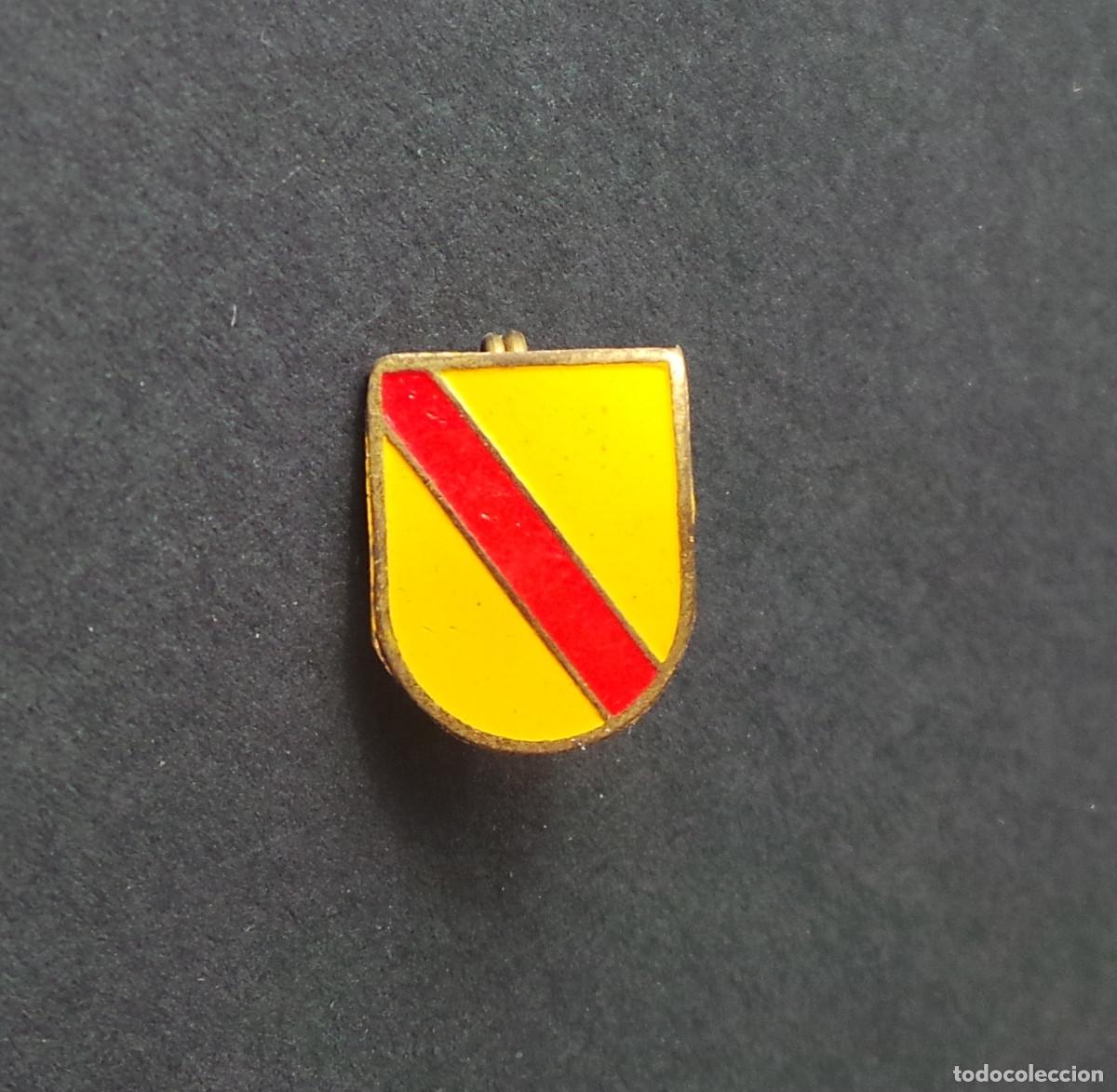 Pin's de collection: PIN ESCUDO DE ARMAS BADEN (ALEMANIA). EMBLEMA HIST&Oacute;RICO DORADO Y ROJO. IDEAL COLECCIONISTAS.