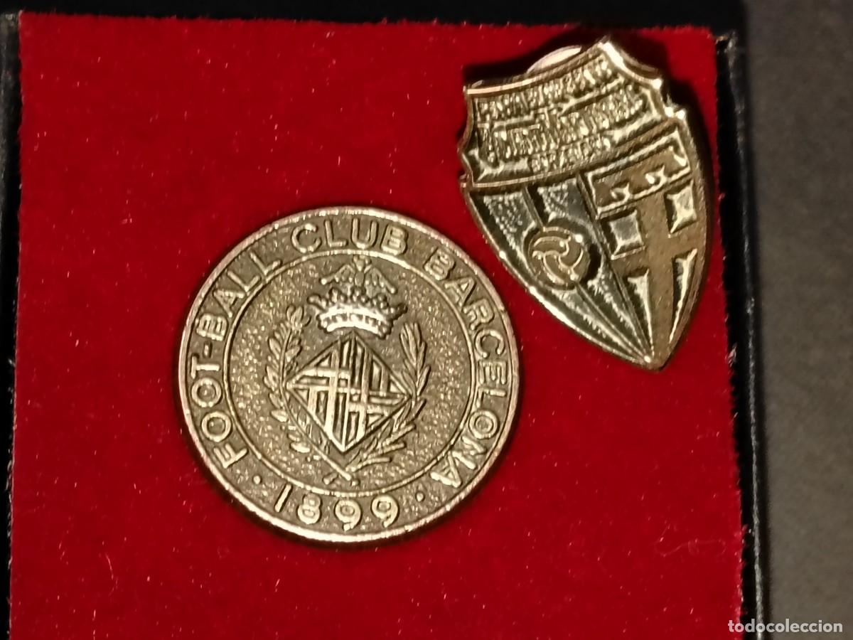 Pin's de collection: LOTE DE 2 ANTIGUOS PINS F&Uacute;TBOL CLUB BARCELONA 1899 ORIGINAL DE &Eacute;POCA