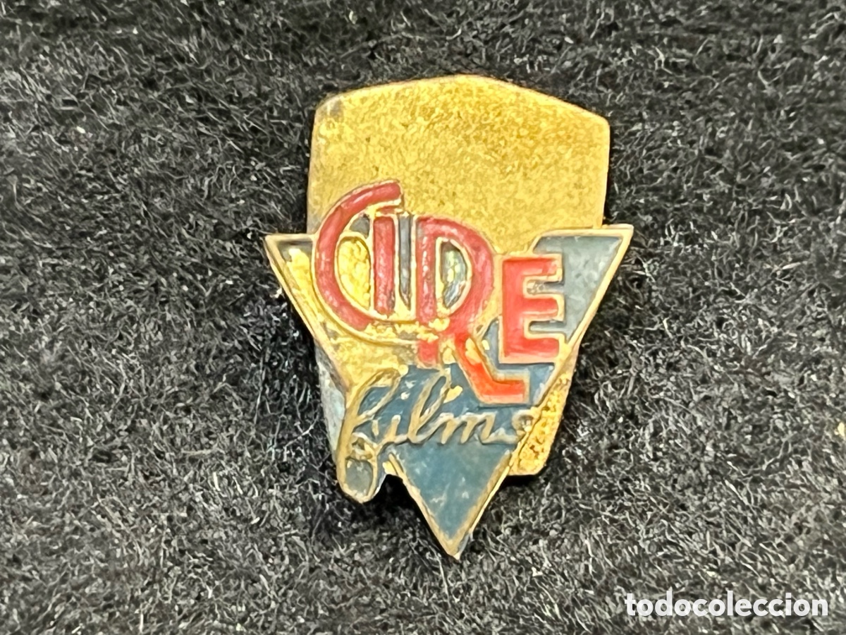 Pins de colecci&oacute;n: CIRE FILMS DISTRIBUIDORA CINEMATOGR&Aacute;FICA ANTIGUA INSIGNIA OJAL SOLAPA PIN CINE.