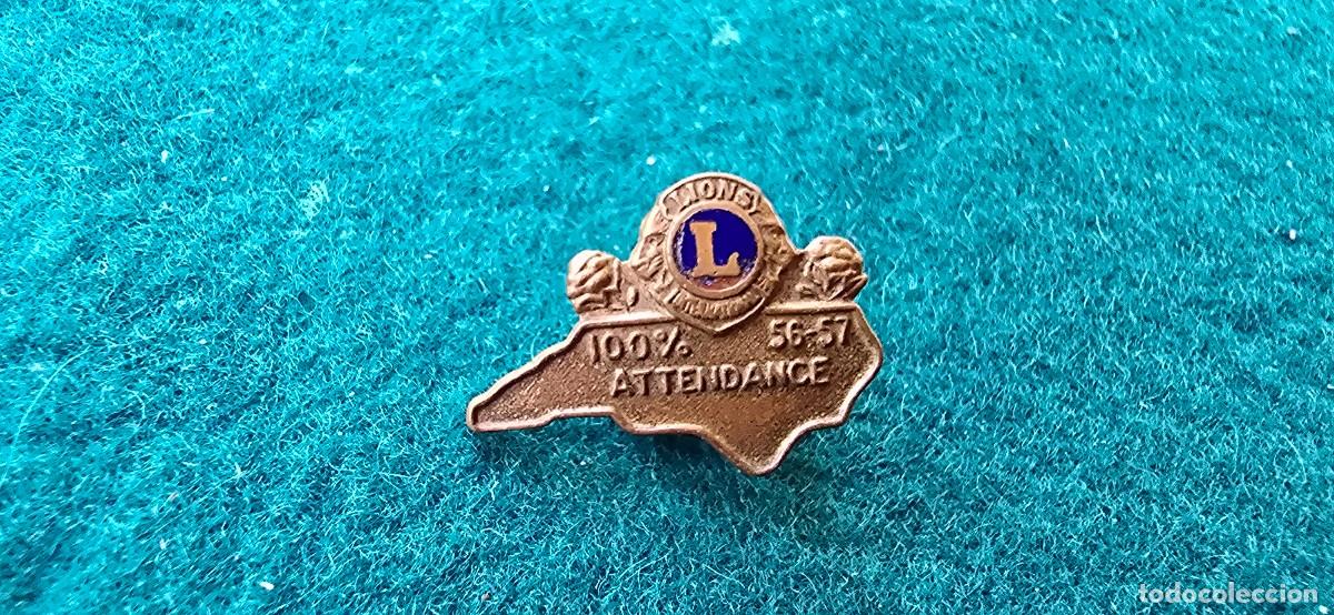 Pins de colecci&oacute;n: PIN PREMIO POR ASISTENCIA AL LIONS CLUB INTERNATIONAL (1956-57) 100% ATTENDANCE