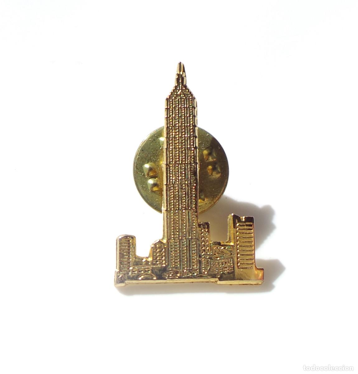 Pin's de collection: PIN DE SOLAPA DORADO VINTAGE QUE REPRESENTA EL IC&Oacute;NICO HORIZONTE (SKYLINE) DE NUEVA YORK