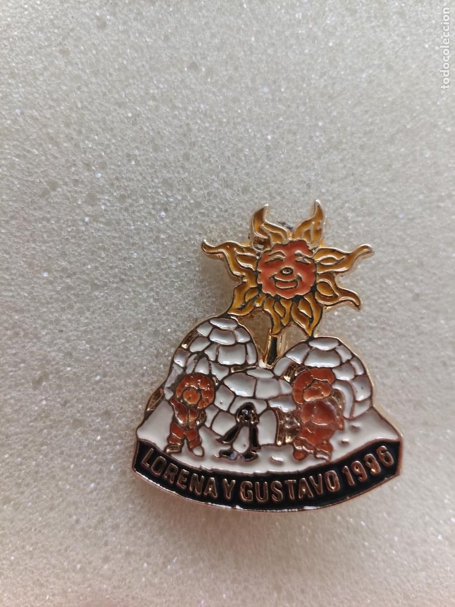 Pins de colecci&oacute;n: Fallas de Valencia. Insignia fallas Falles 1996 Lorena y Gustavo - Foto 1