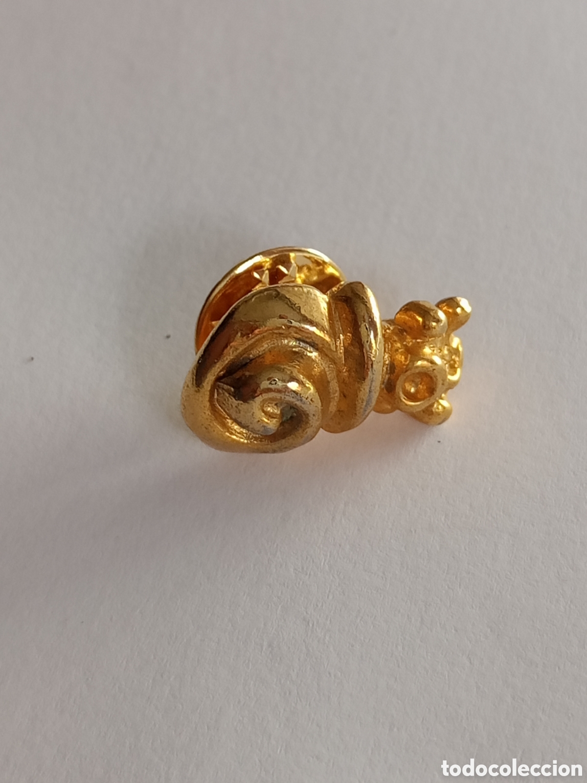 Pin's de collection: Antiguo pin caracol dorado a&ntilde;os 80
