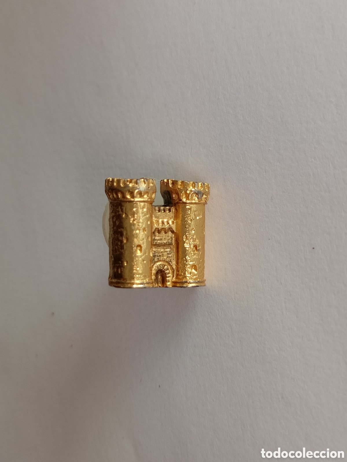 Pin's de collection: Pin torres de serranos Valencia metal dorado