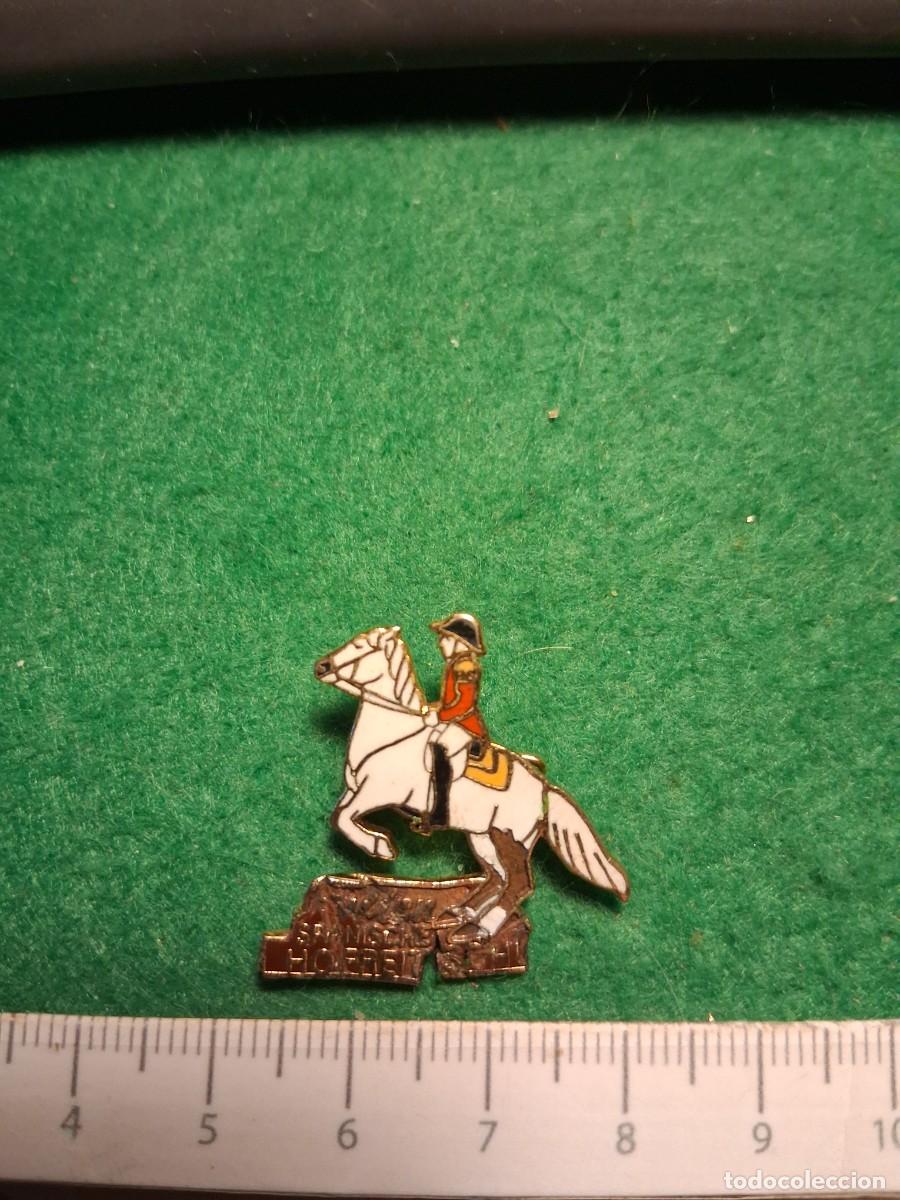 Pin's de collection: ALFILER ESCUELA ESPA&Ntilde;OLA DE EQUITACI&Oacute;N VIENA.