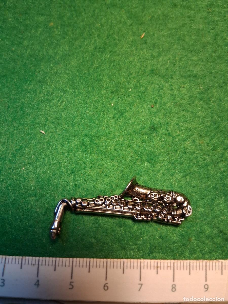 Sammlung von Pins: PIN SAXOF&Oacute;N, MET&Aacute;LICO.