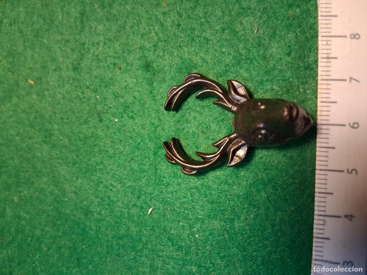 Sammlung von Pins: PIN CABEZA CIERVO , MET&Aacute;LICO.