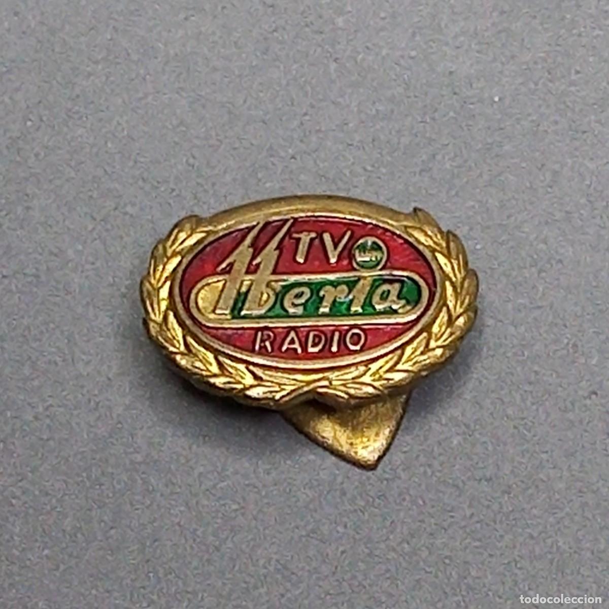 Pin's de collection: Antigua insignia para ojal de IBERIA TV y RADIO, fabricante de electrodom&eacute;sticos, a&ntilde;os 60