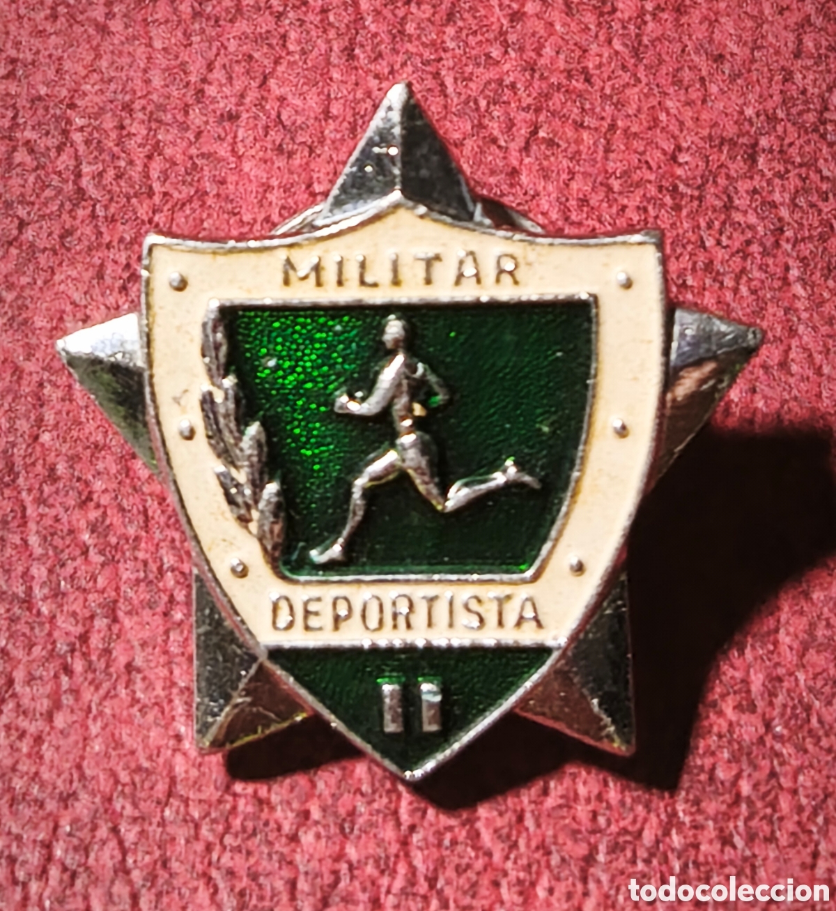 Pins de colecci&oacute;n: Cuba. A&ntilde;os '70. Insignia. Militar deportista