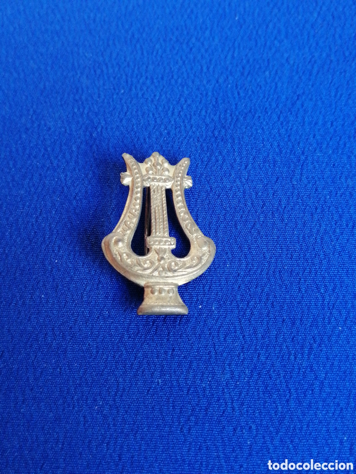 Pin's de collection: ATENEO M&Uacute;SICAL O CORAL INSIGNIA DE AGARRE DE ALFILER ANTIGUA