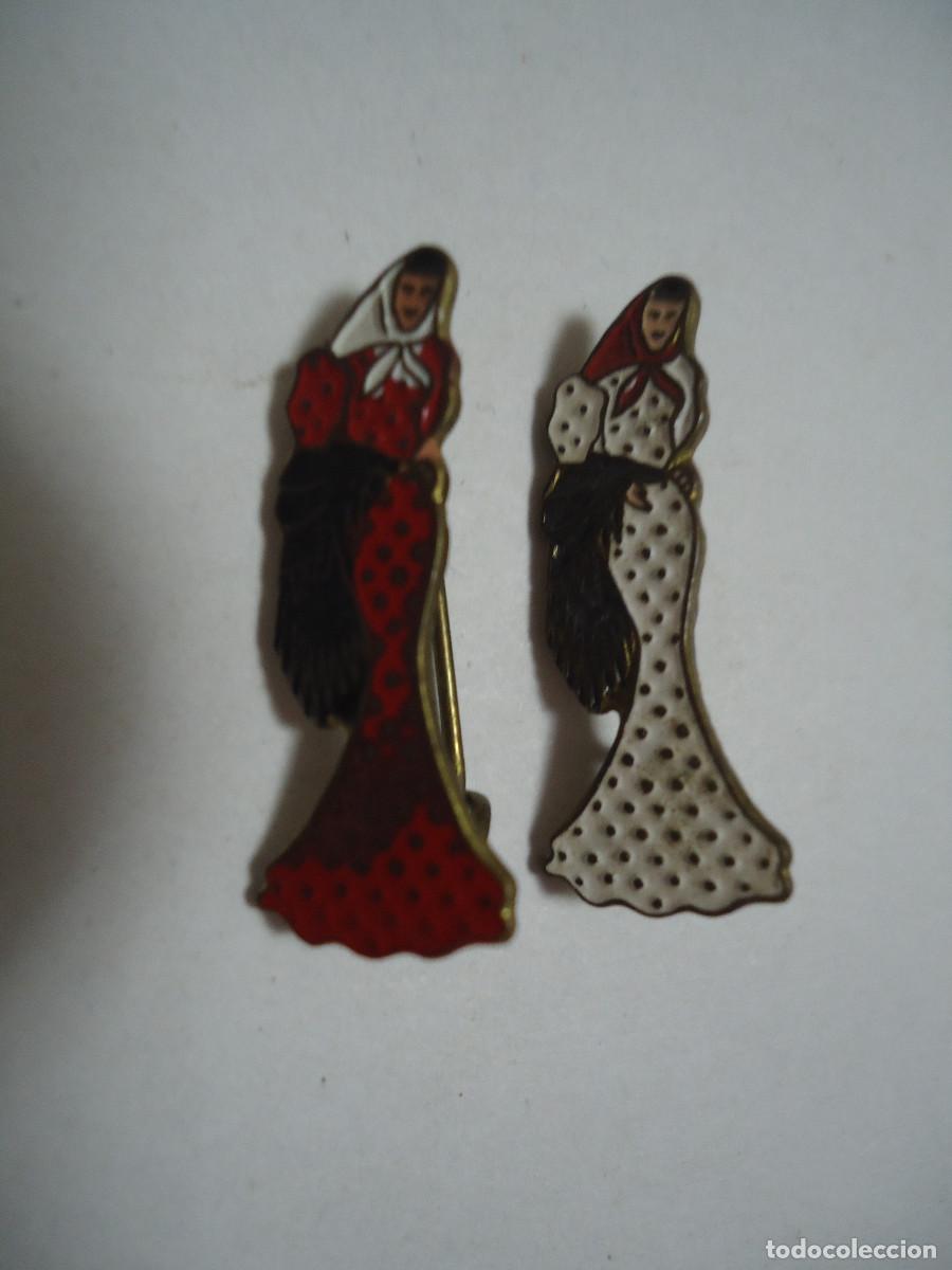 Pins de colecci&oacute;n: 2 ANTIGUAS INSIGNIAS DE ALFILER DE CHULAPAS DE MADRID. SON DIFERENTES. -- 24