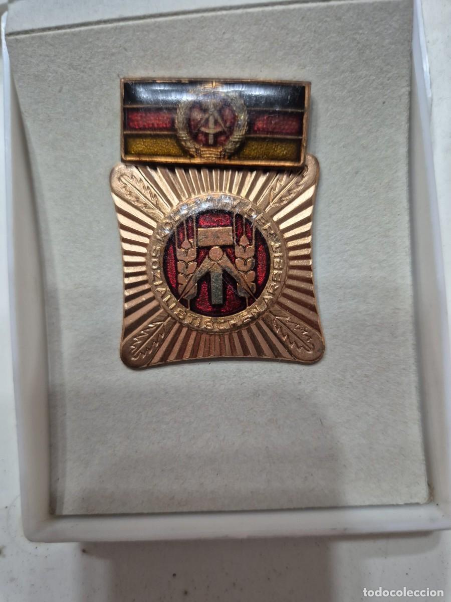 Pins e Spille di collezione: Insignia/pin antigua Alemania (DDR)