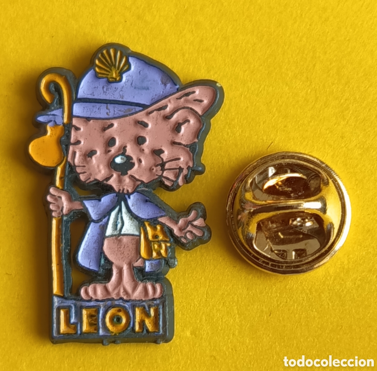 Pin's de collection: PIN - CAMINO DE SANTIAGO - PEREGRINO - LEON