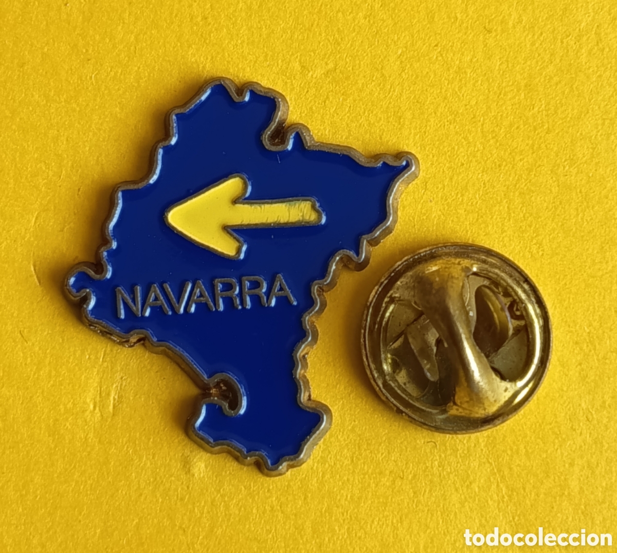 Pin's de collection: PIN - CAMINO DE SANTIAGO - PEREGRINO - MAPA DE NAVARRA