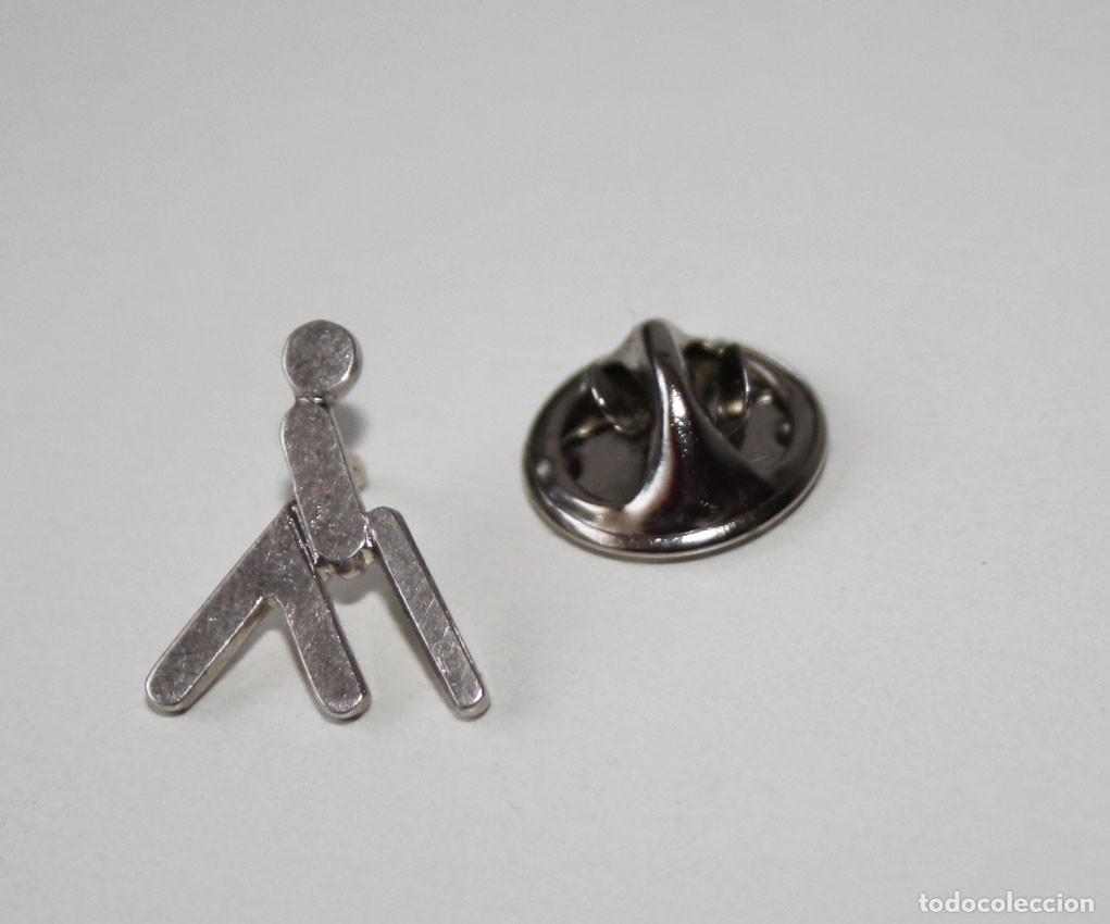 Pins de colecci&oacute;n: PINS, ONCE, PIN (B).
