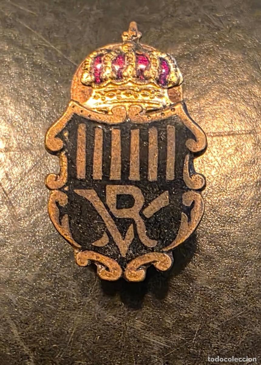 Pins e Spille di collezione: Insignia Antigua Real Club Mar&iacute;timo de Barcelona &ndash; Escudo Coronado Esmaltado Negro y Dorado