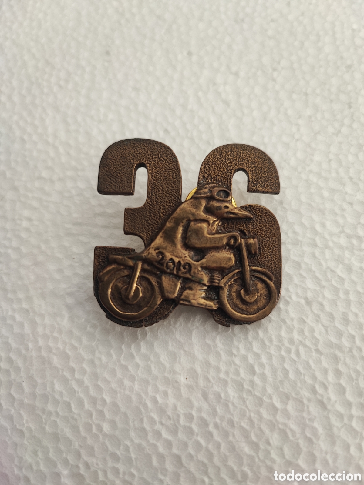 Pins e Spille di collezione: Ping&uuml;inos 2019, pin del 36 aniversario de la concentraci&oacute;n motera de Valladolid.