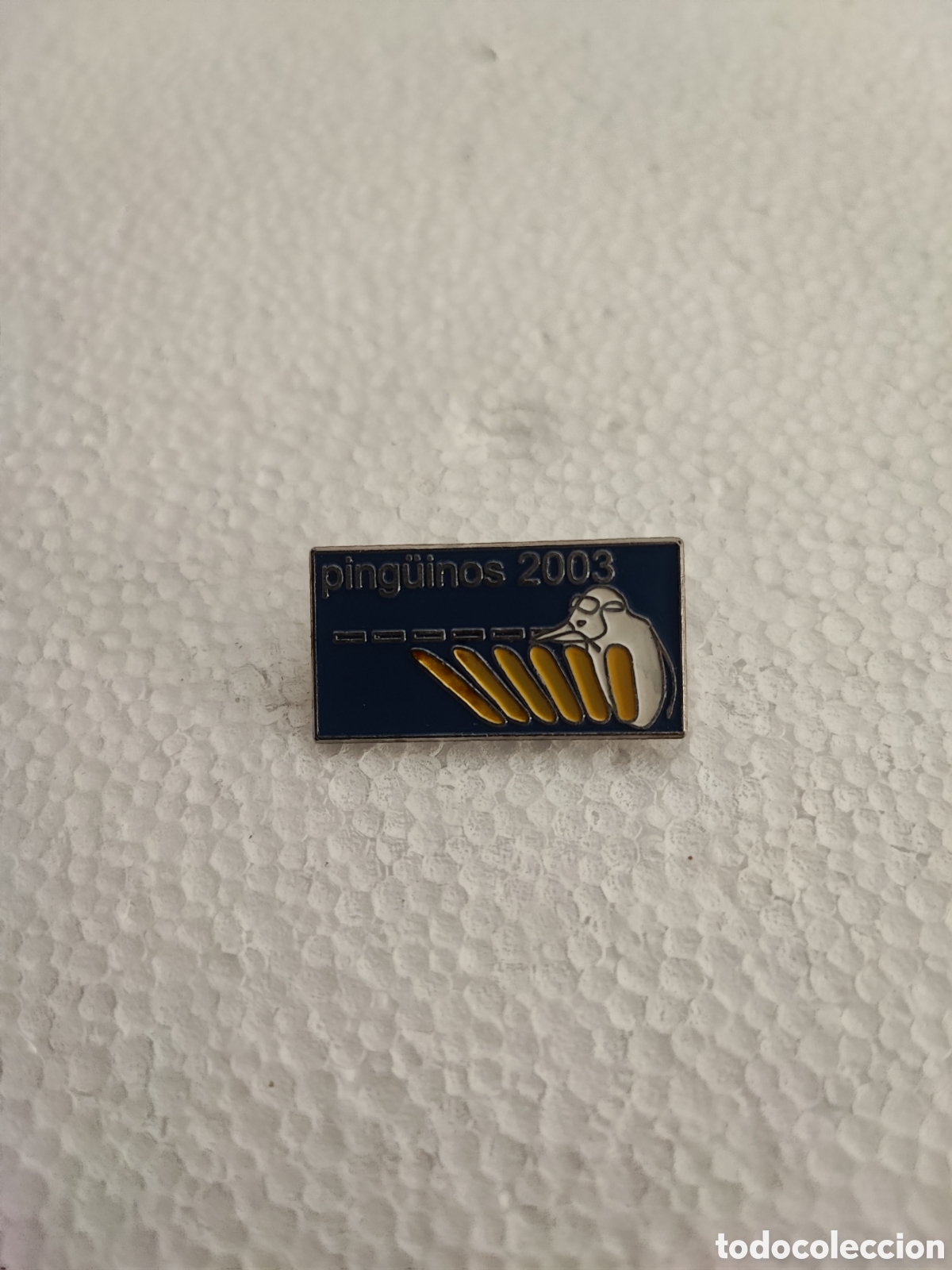 Pins e Spille di collezione: Ping&uuml;inos 2003, pin peque&ntilde;o de la concentraci&oacute;n motera de Valladolid.