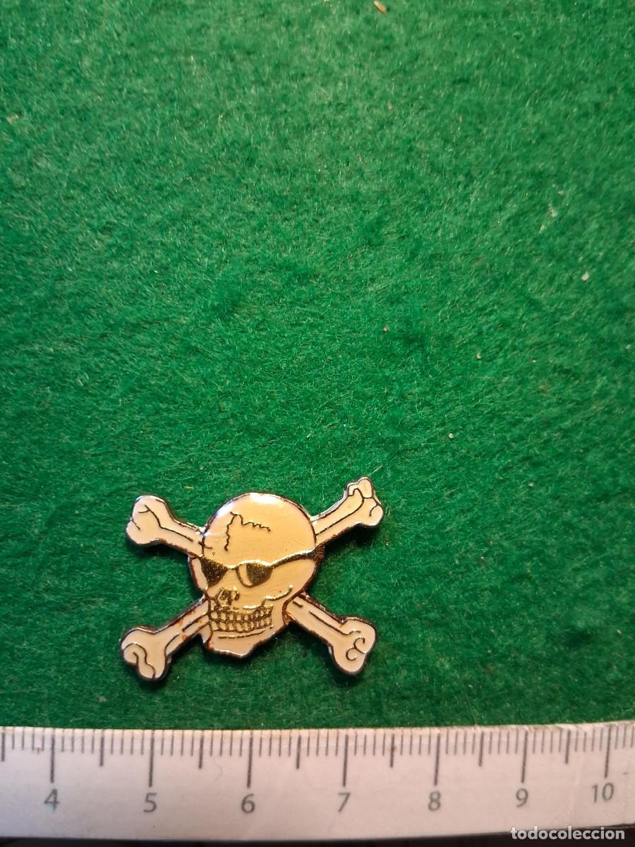 Pins de colecci&oacute;n: PIN CALAVERA TIBIAS CRUZADAS.