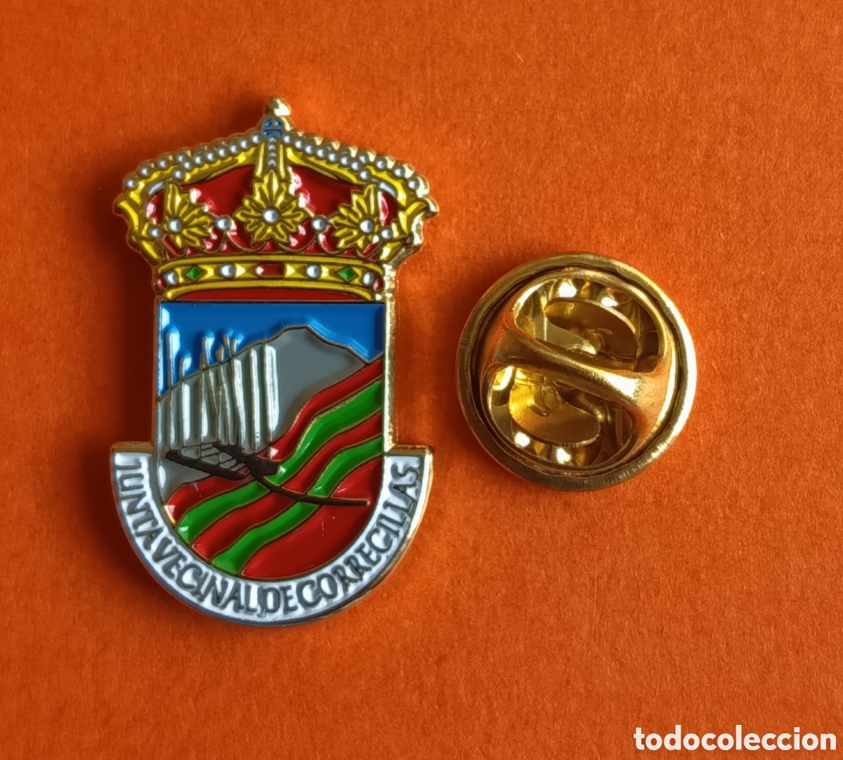 Sammlung von Pins: PIN - VALDEPIELAGOS - LEON - JUNTA VECINAL DE CORRECILLAS #9