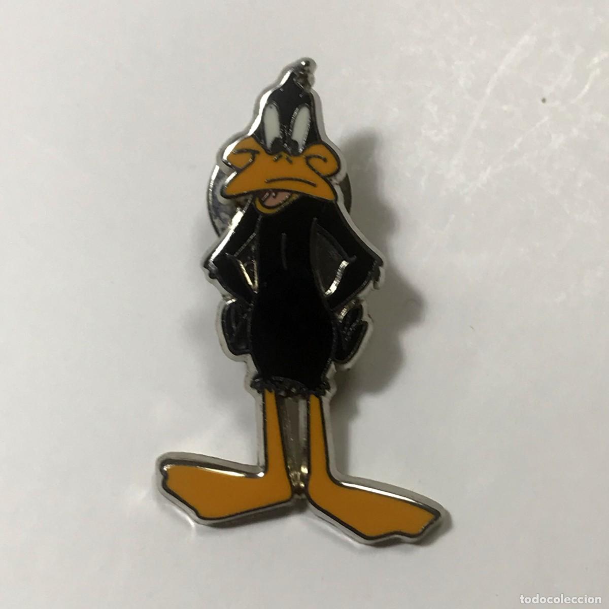 Collection pins: PINS, MOVIE WORLD WARNER, PATO LUCAS, PIN (E)