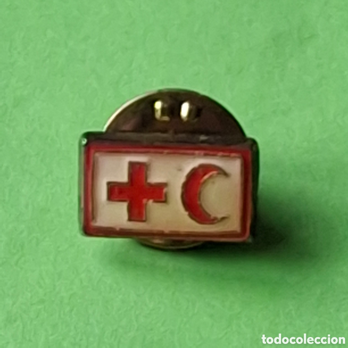 Sammlung von Pins: PIN - CRUZ ROJA MEDIA LUNA ROJA