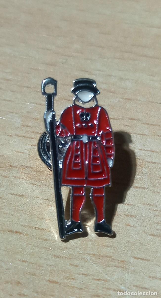 Sammlung von Pins: Pin met&aacute;lico Beefeater de Londres