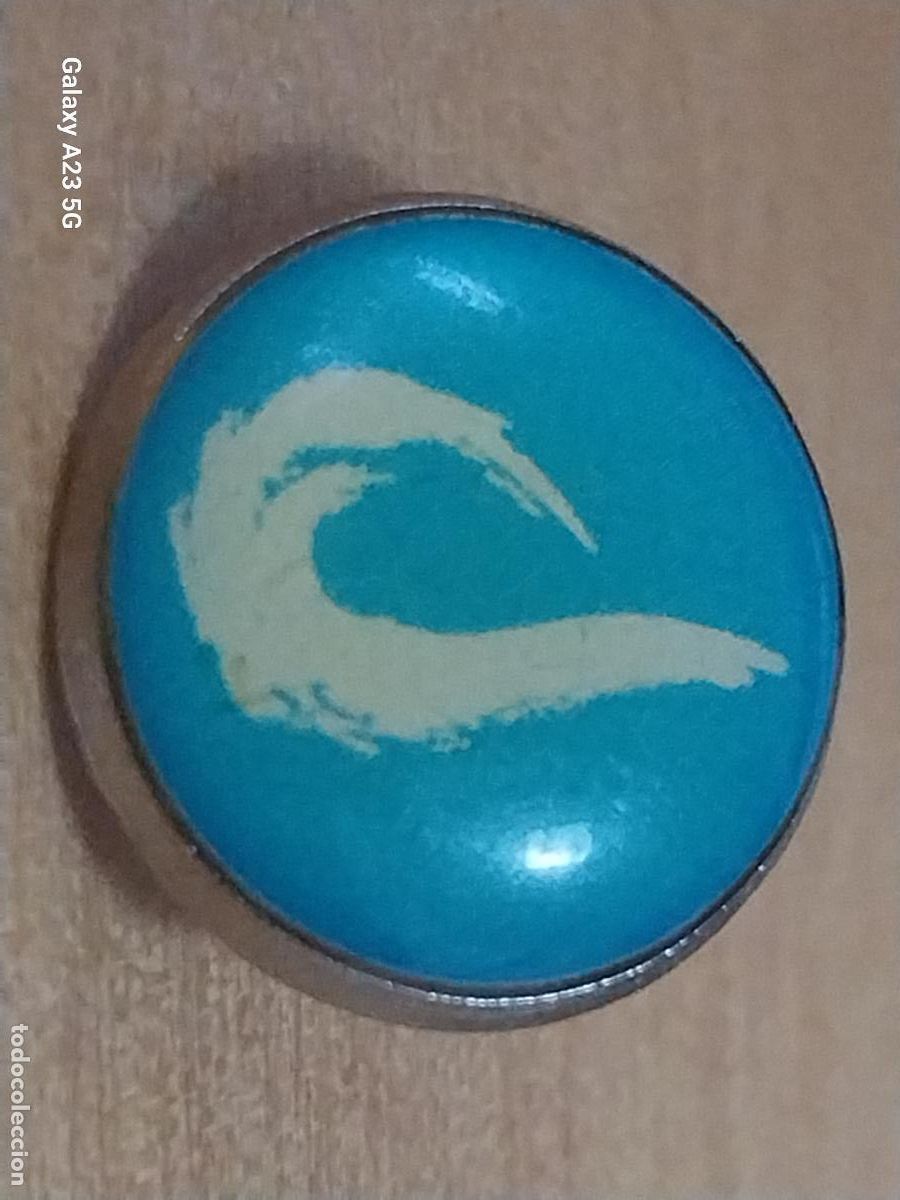 Pins de colecci&oacute;n: OLA SOBRE FONDO AZUL PIN PINCHO GOTA VINTAGE 1.5CMS ALTO
