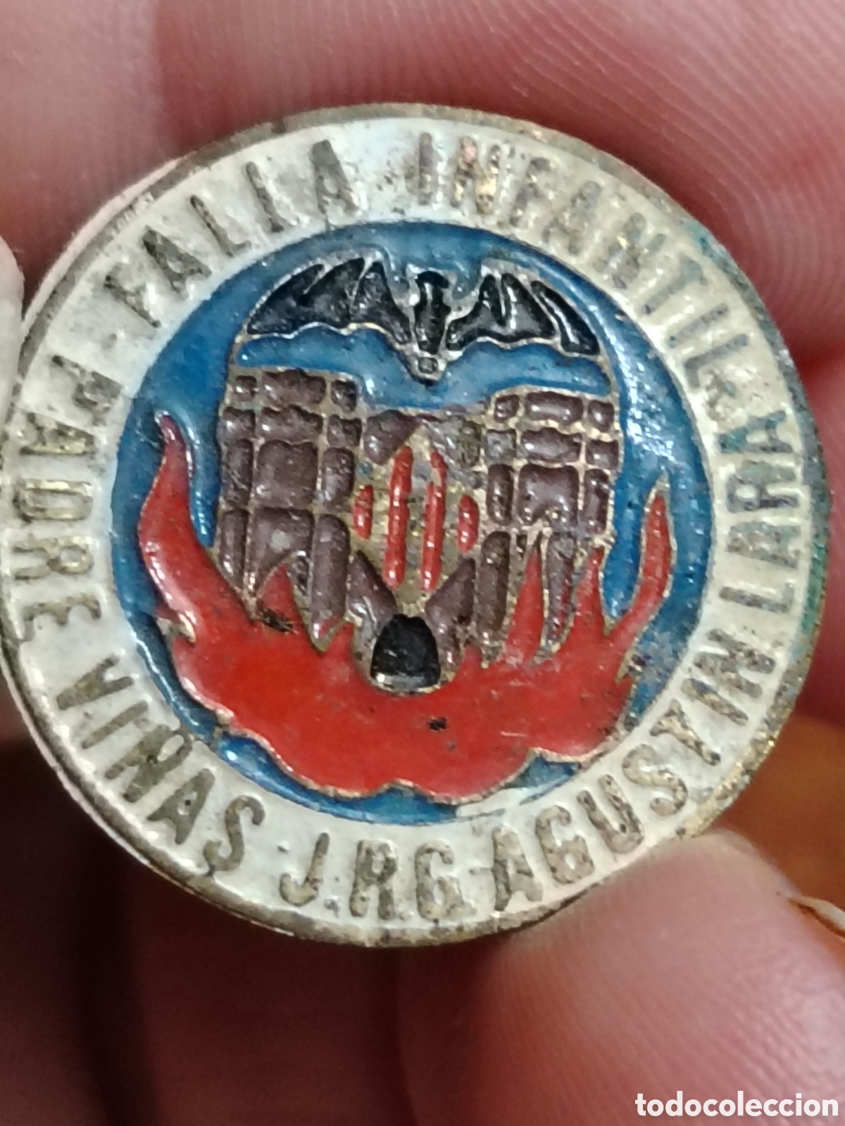 Pins de colecci&oacute;n: Antigua insignia falla infantil Padre Vi&ntilde;as JRG Agustin Lara