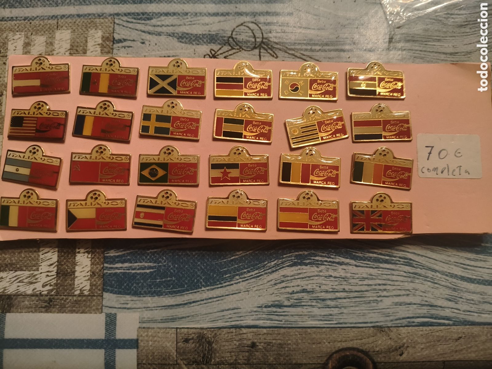 Pins de colecci&oacute;n: Colecci&oacute;n pins coca cola banderas mundial Italia 1990
