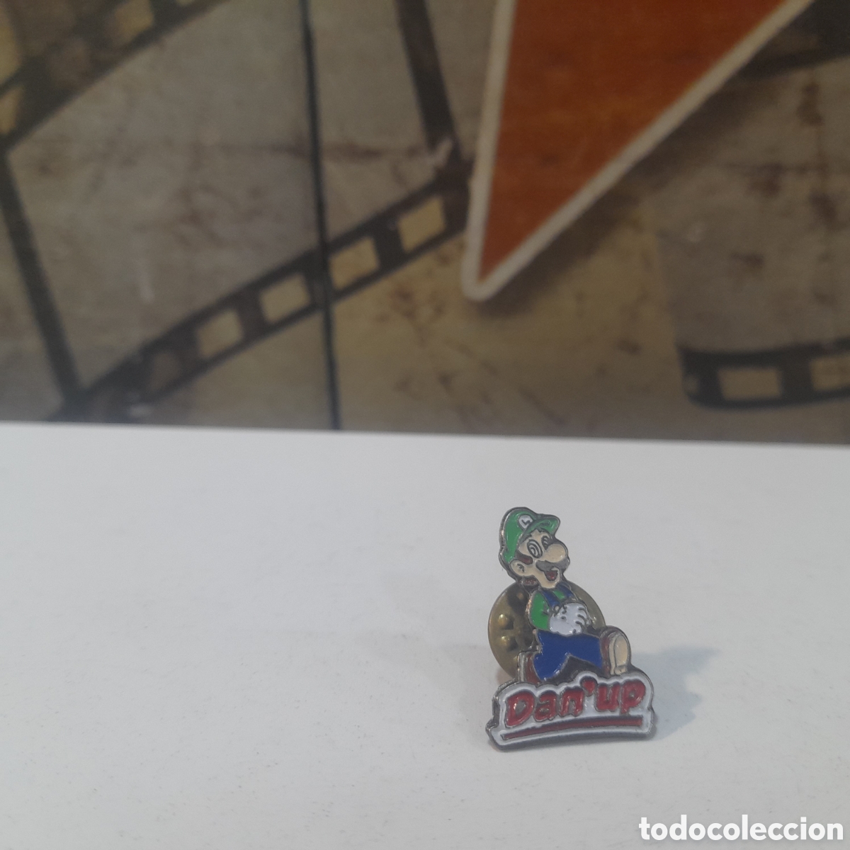 Pins de colecci&oacute;n: Pin de Dan up: Luigi