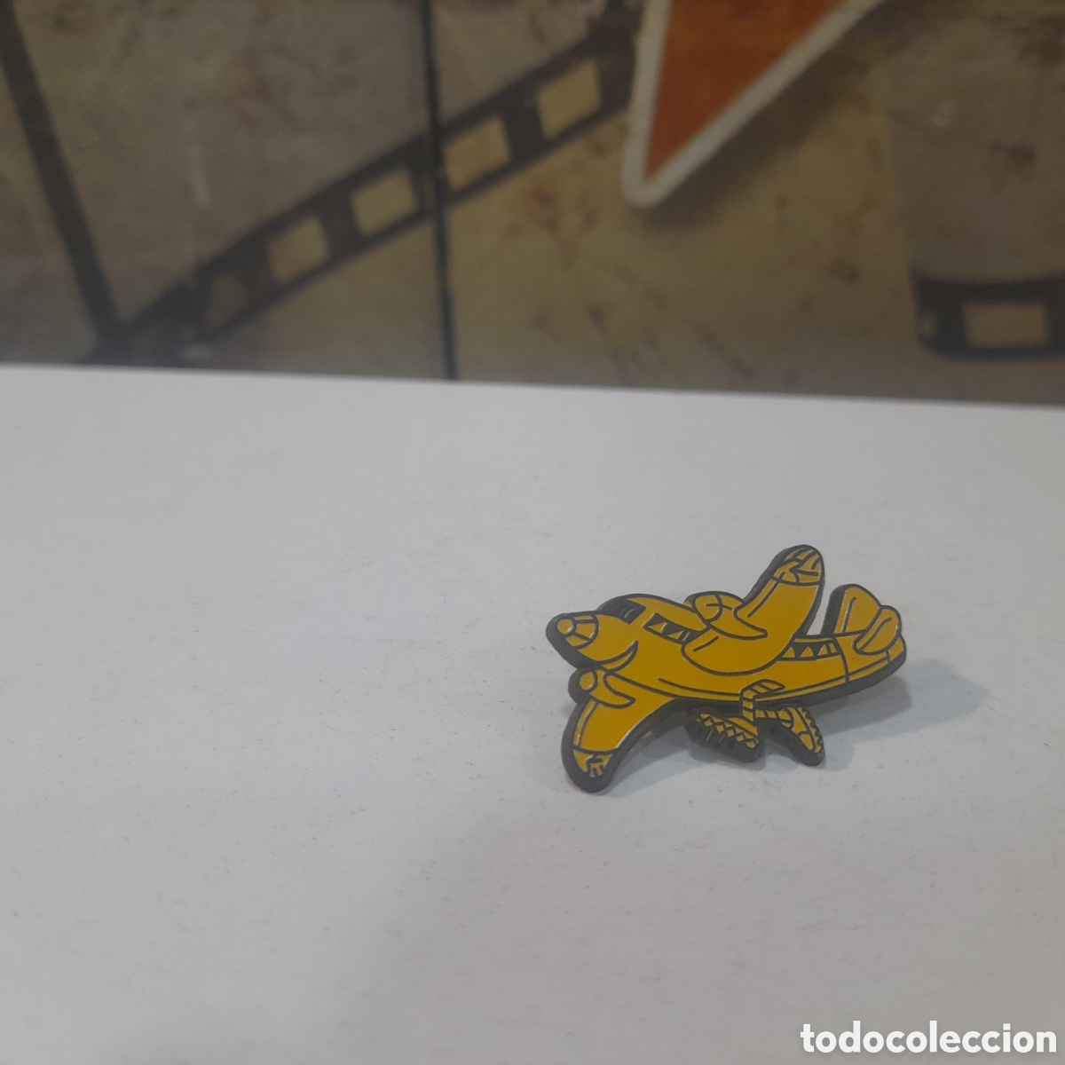 Pins de colecci&oacute;n: Pin avi&oacute;n con.piernas