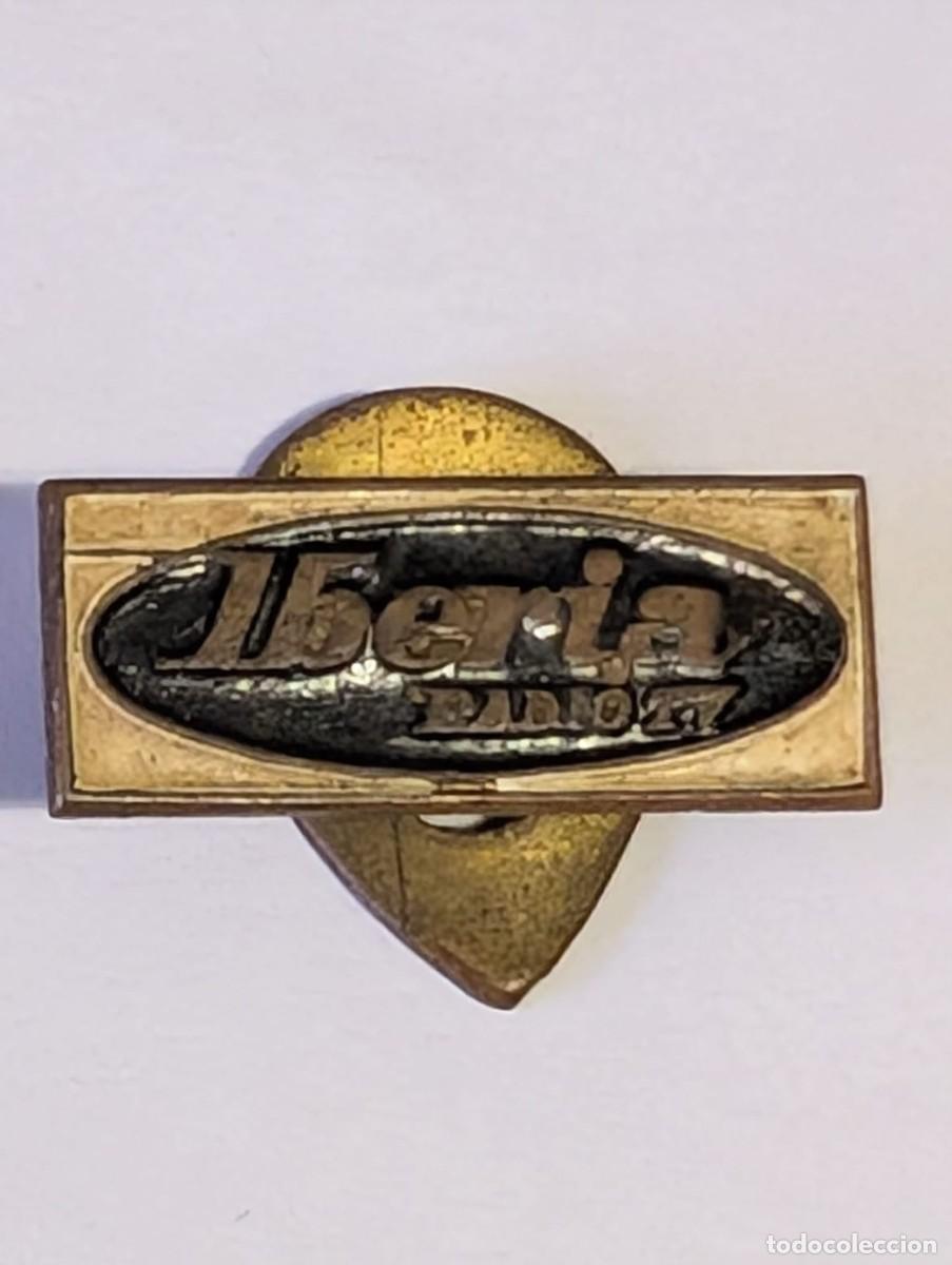 Pins de colecci&oacute;n: Pin de Ojal Iberia Radio Publicidad TV A&ntilde;os 60