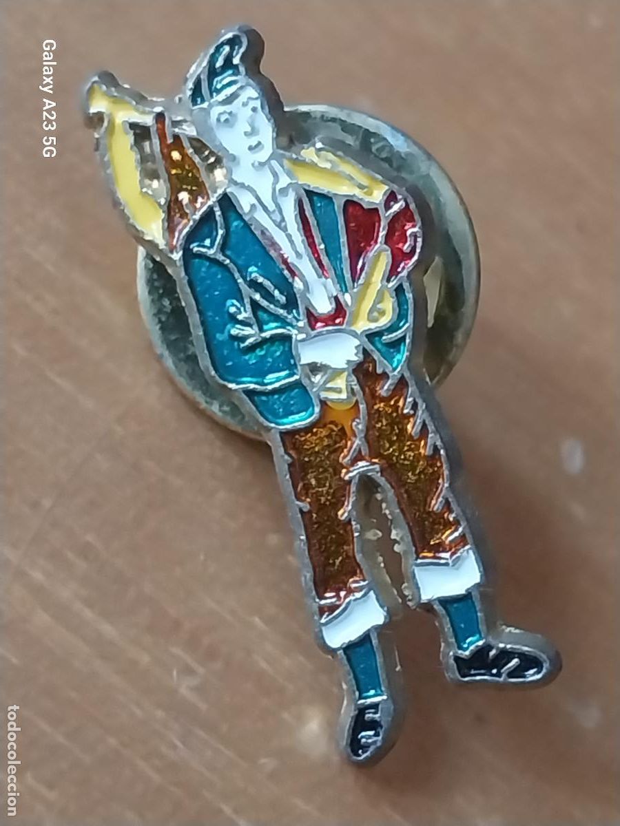 Pins de colecci&oacute;n: GAITERO FIGURA PIN PINCHO METAL ESMALTE TRASL&Uacute;CIDO VINTAGE 2.47CMS ALTO ++