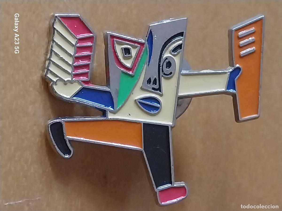 Pins de colecci&oacute;n: JAVIER MARISCAL LIBROPOLITANO LIBROPOLIS PIN PINCHO 2.73CMS ALTO ++ PINTURA LACADA