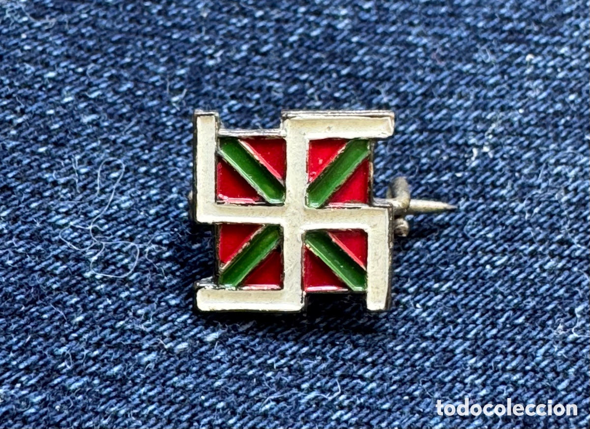Pins de colecci&oacute;n: Insignia PNV Partido Nacionalista Vasco. IKURRI&Ntilde;A / ESVASTICA. 1914-193.