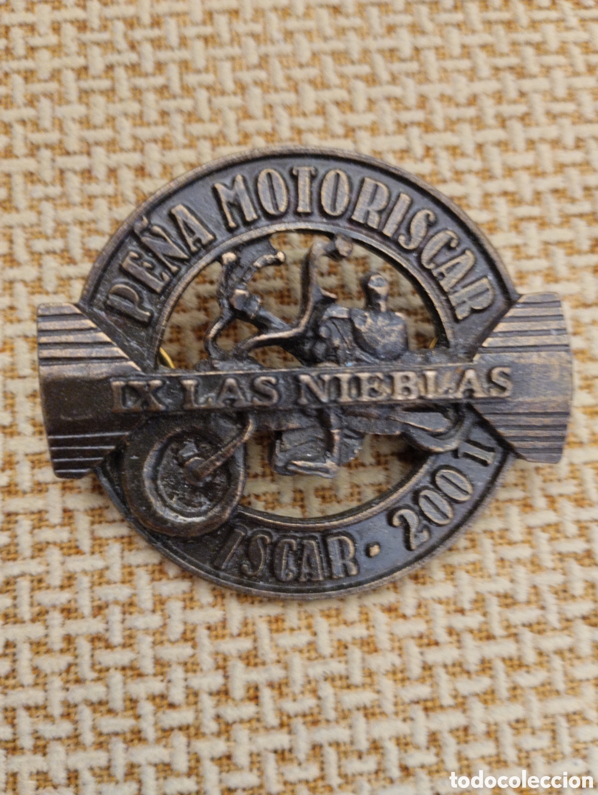 Pins de colecci&oacute;n: Pin Pe&ntilde;a Motoriscar IX LAS NIEBLAS 2001