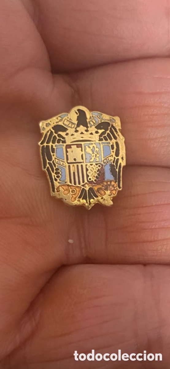 Pins de colecci&oacute;n: 2 pin de escudos esmaltados sobre metal