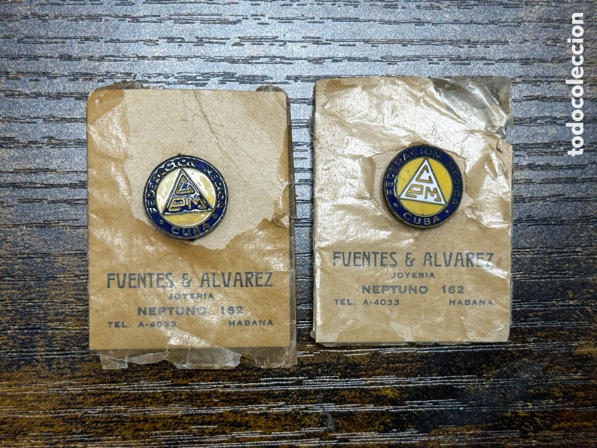 Pins de colecci&oacute;n: Pareja de Pins Esmaltados de la Federaci&oacute;n Medica de Cuba. A&ntilde;os 50s. En si Carton original
