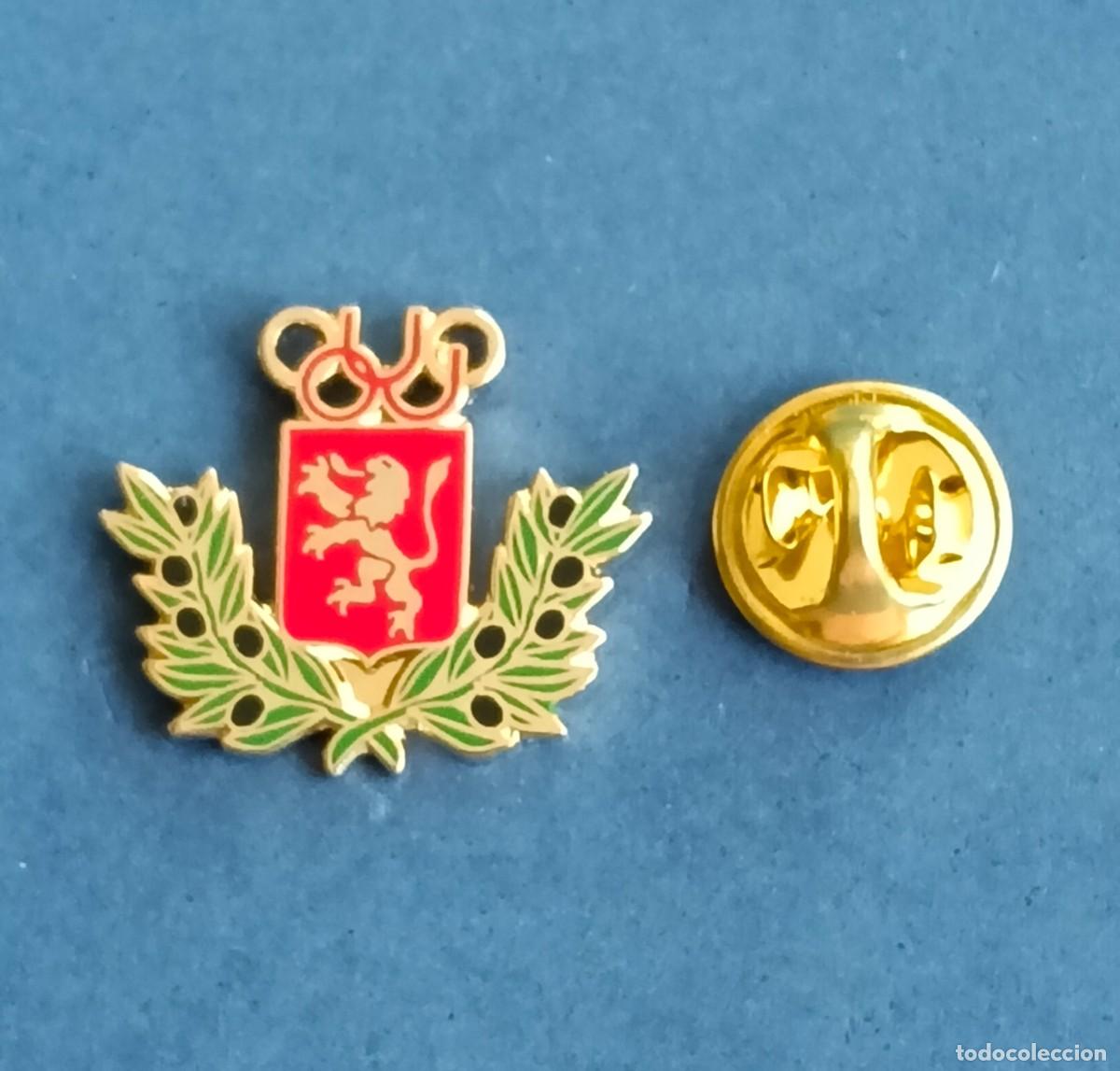 Pins de colecci&oacute;n: PIN FUTBOL - ESMALTE - C.D. UNION OLIMPICA JIENENSE - JAEN - 131012