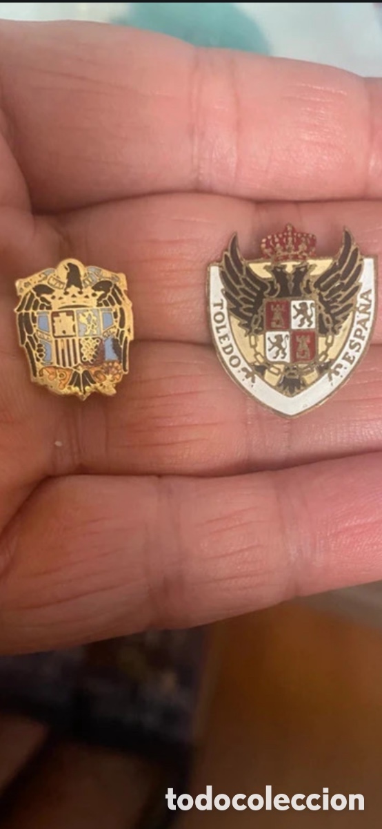 Pin's de collection: 2 pin de escudos esmaltados sobre metal
