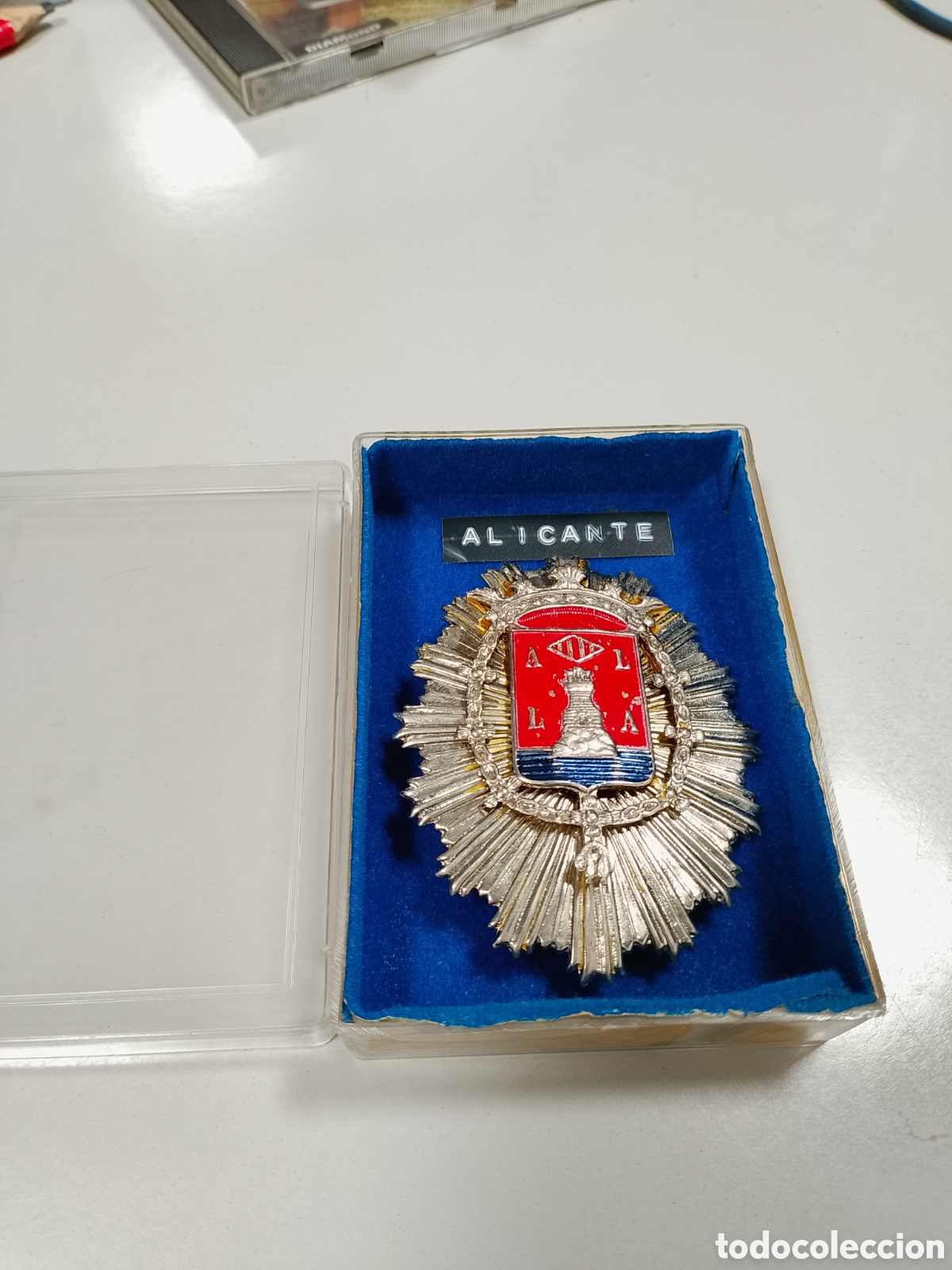 Pins de colecci&oacute;n: Rara insignia polic&iacute;a alicante