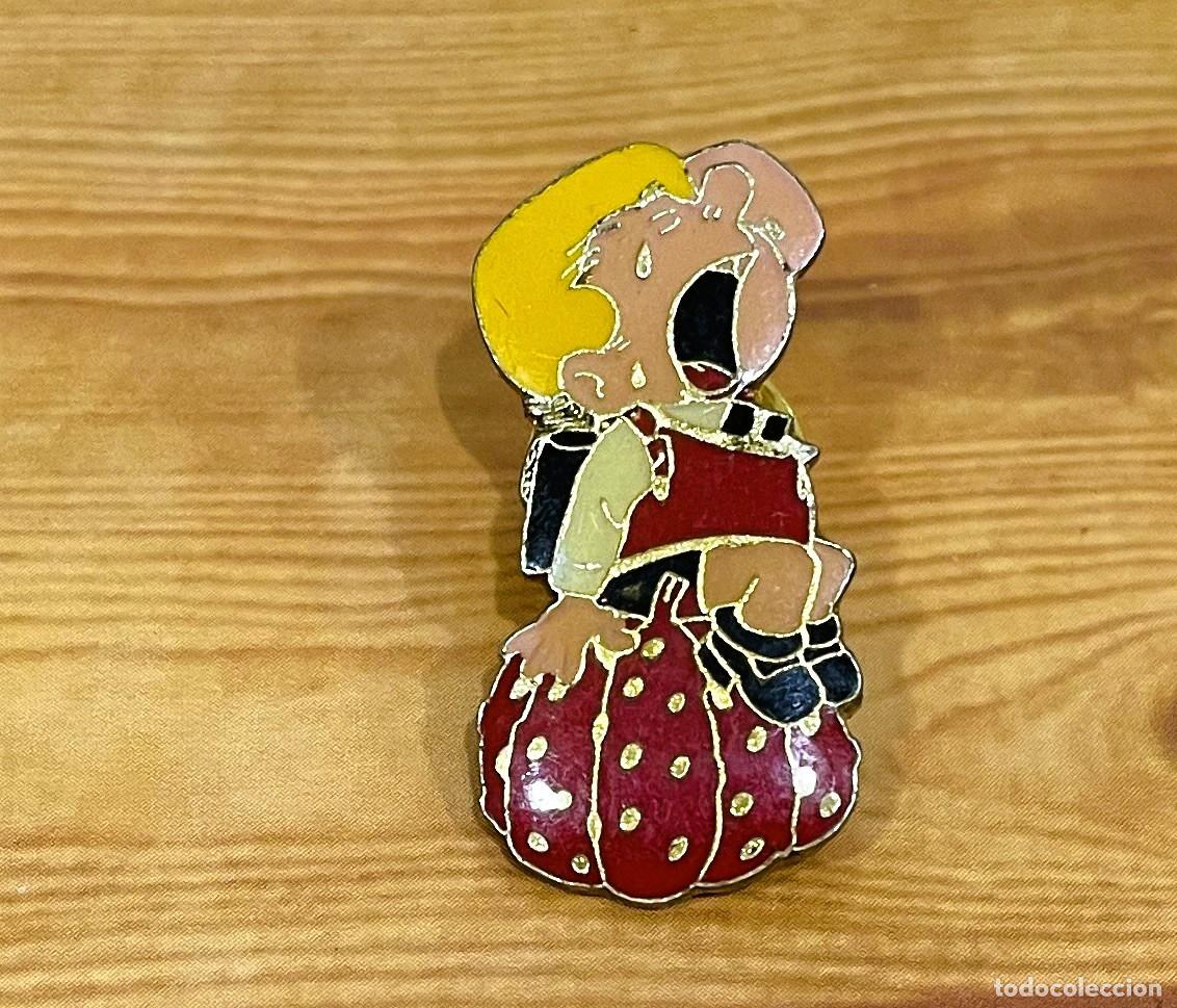 Pins de colecci&oacute;n: PIN DE ZIPI SIN ZAPE LLORANDO ENCIMA DE SUS NOTAS ESCOLARES