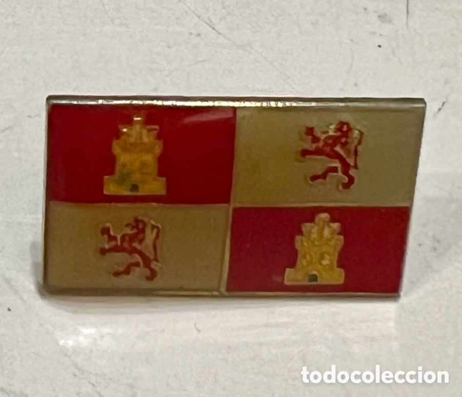 Pins de colecci&oacute;n: Pin. Escudo Castilla y Le&oacute;n. Metal. A&ntilde;os 70.
