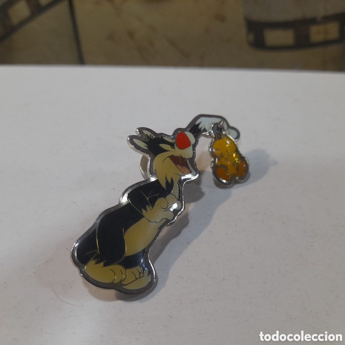 Pins de colecci&oacute;n: Pin de Silvestre y Piolin- Muy Raro