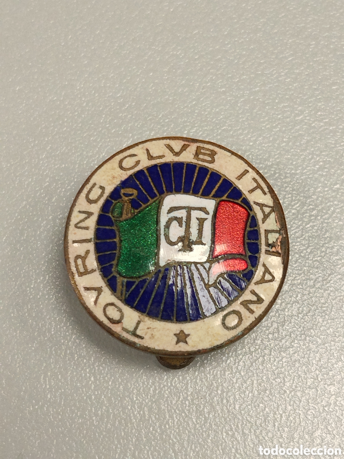 Pins de colecci&oacute;n: Insignia esmaltada touring club italiano.coches cl&aacute;sicos.bicicletas.motocicletas.ossa.citroen.vespa.
