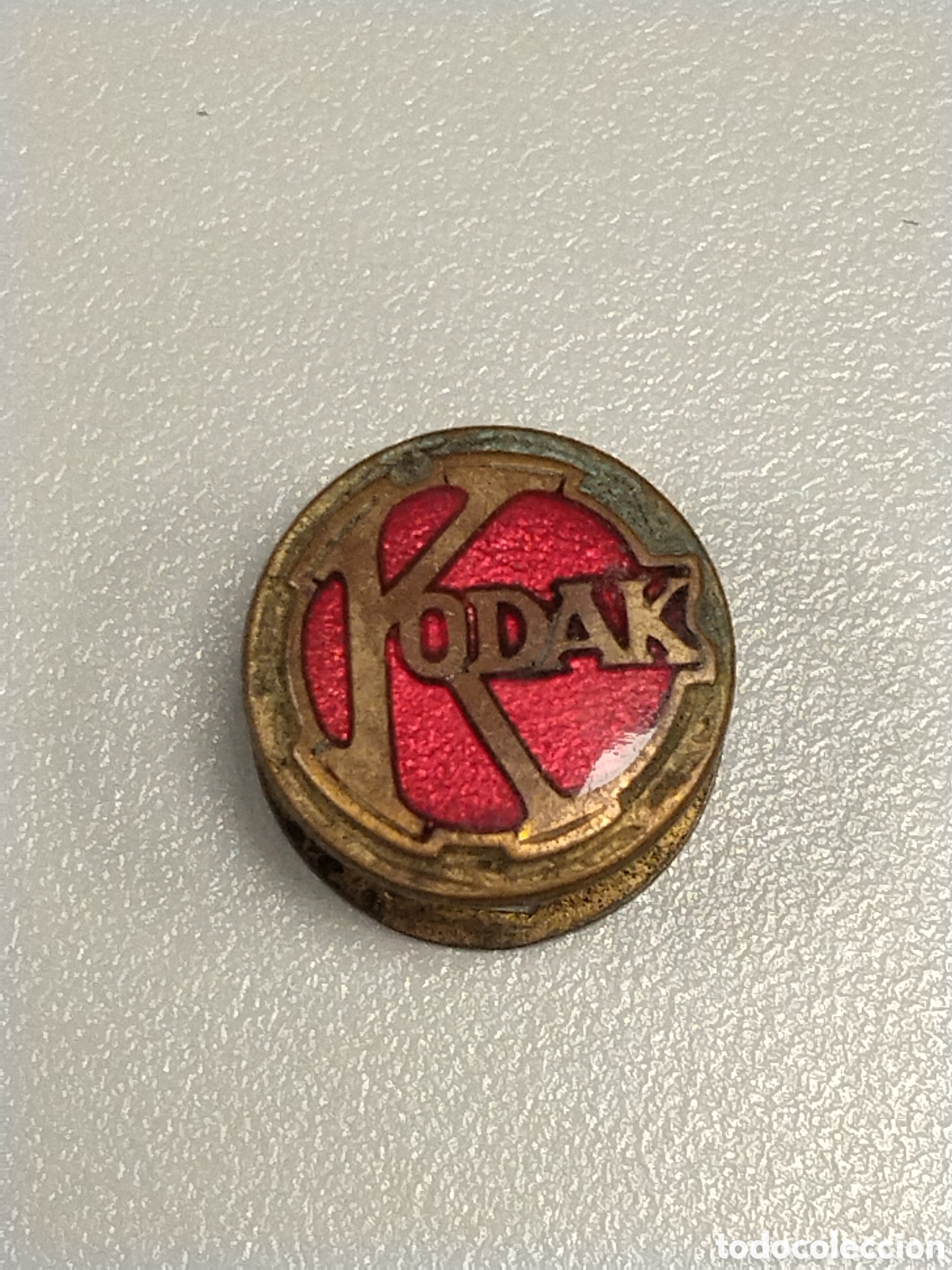 Pins de colecci&oacute;n: Insignia antigua esmaltada Kodak.camara fotos.a&ntilde;os 40.publicidad.fotografia.marcas