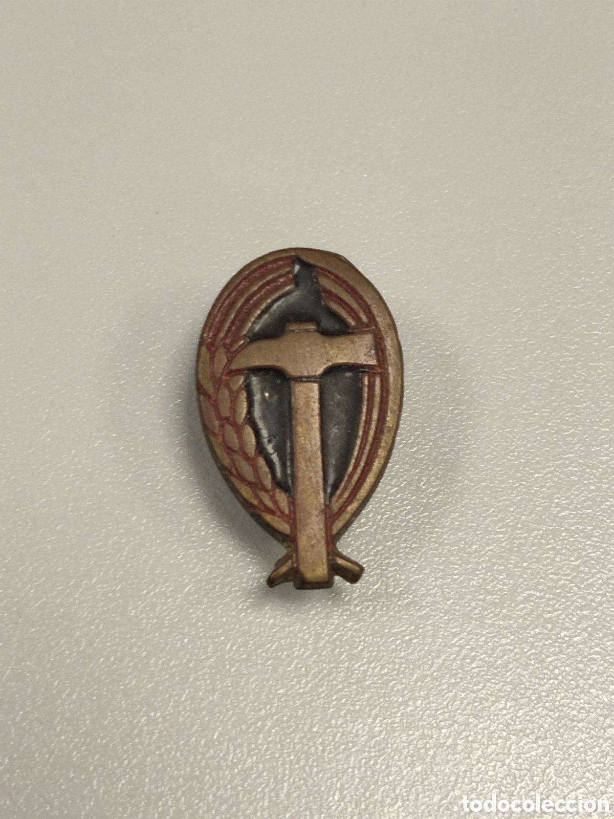 Pins de colecci&oacute;n: Insignia post guerra civil falange sindicato vertical.falangista.central nacional sindicalista.reque