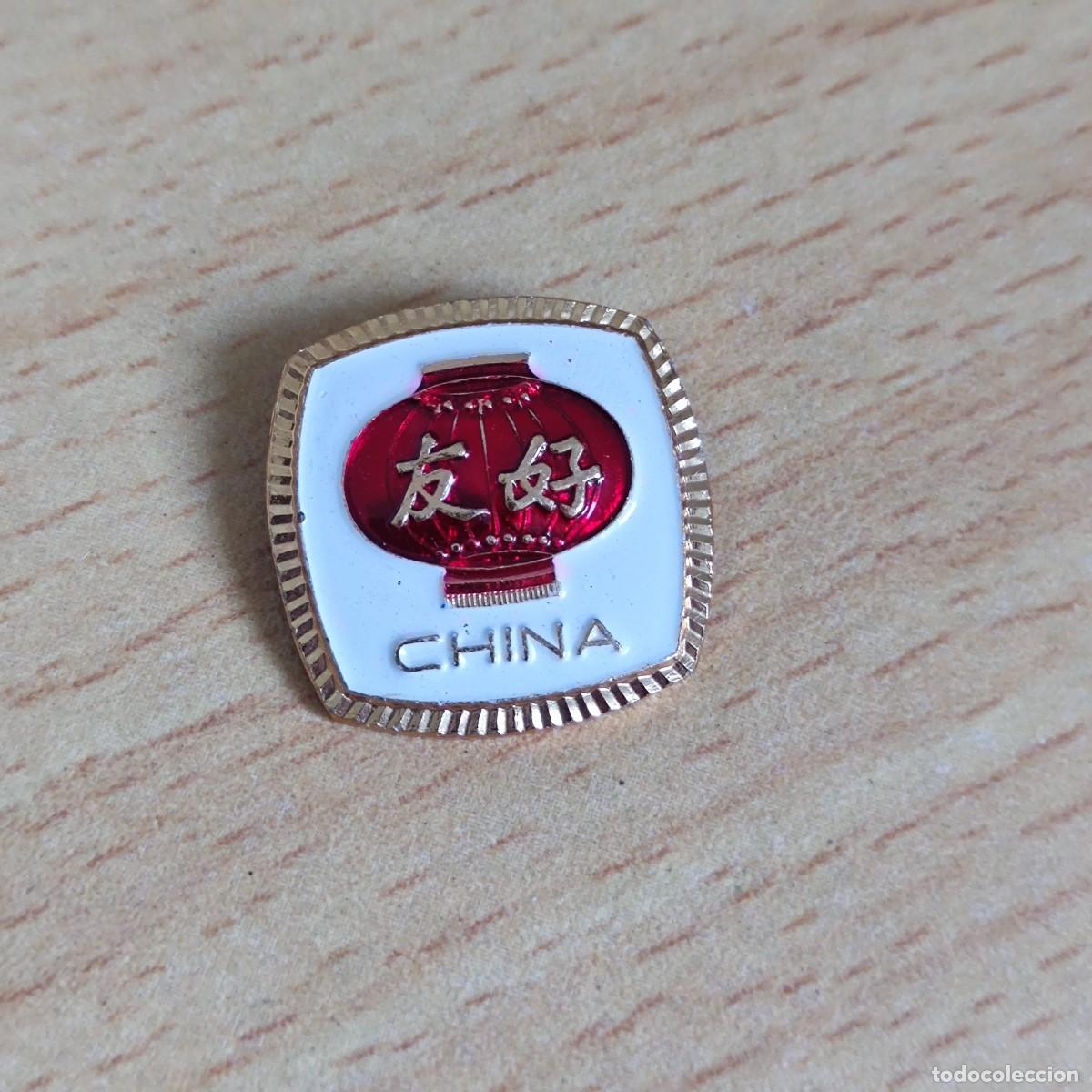 Pins de colecci&oacute;n: PIN INSIGNIA - TURISMO CHINA - FAROLILLO ROJO - AMISTAD (TEXTO)