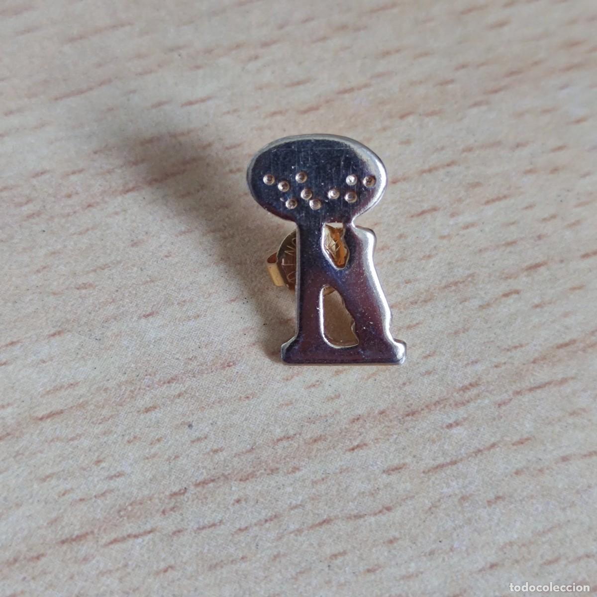 Pins de colecci&oacute;n: PIN - AYUNTAMIENTO DE MADRID - OSO Y MADRO&Ntilde;O -DORADO